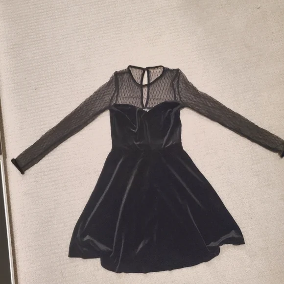 H&M black lace dress with long sleeves
